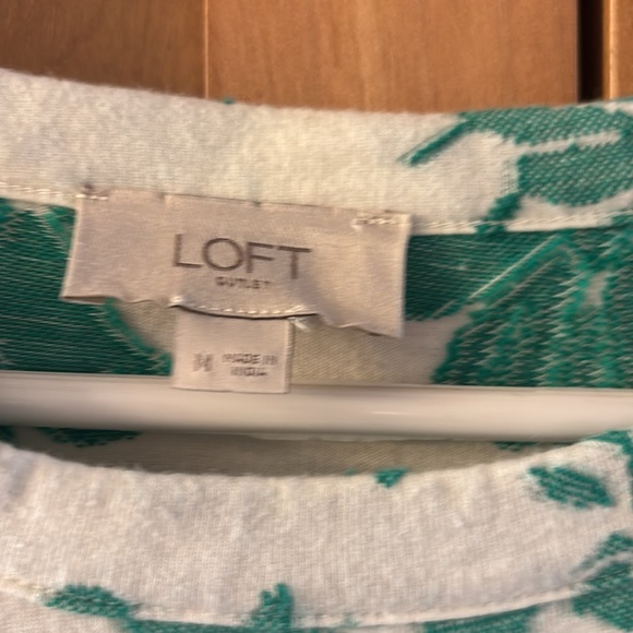 Size Medium Green and White Long Sleeve Shirt - Picture 3 of 4